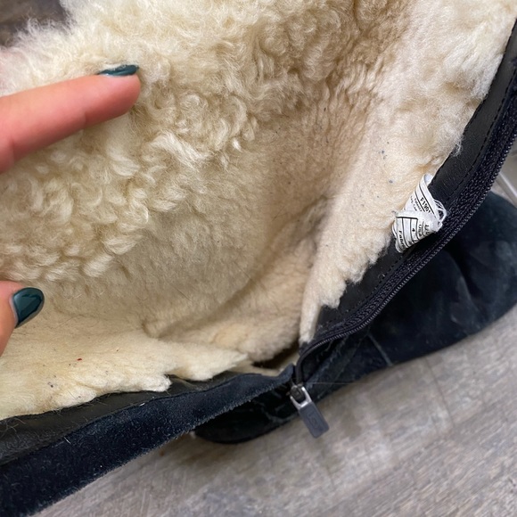 Black Uggs - Picture 4 of 5